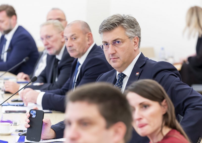 [FOTO] Plenković o dogovoru sa sindikatima: Naš cilj je da što je više moguće podržimo naše radnike