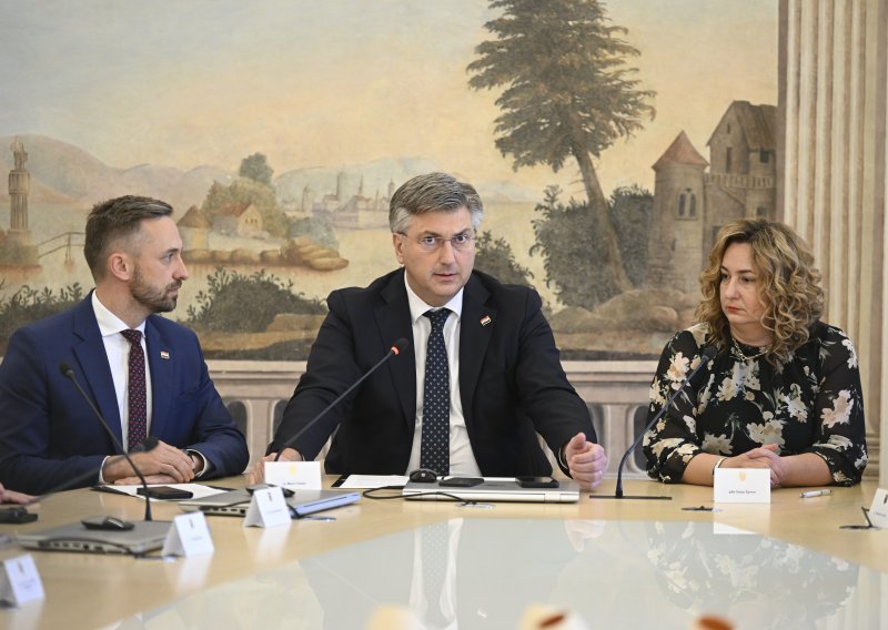 Vlada i sindikati potpisali sporazum, Plenković poručio: 'Ovo je okvir dogovora s obzirom na ekonomsku situaciju danas'