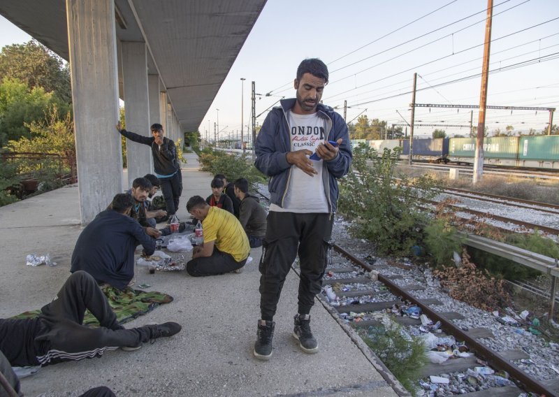 Poljska podiže bodljikavu žicu na granici s ruskom enklavom Kalinjingradom kako bi spriječila ilegalne prelaske migranata