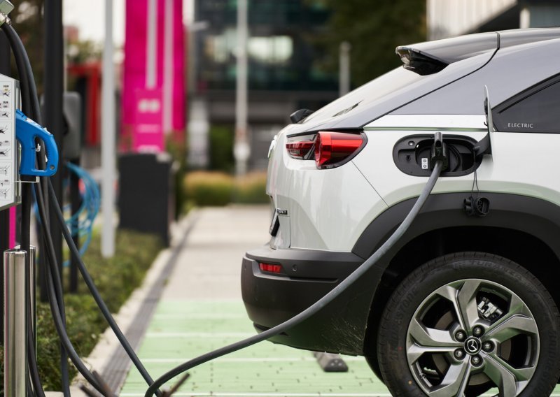 Jednostavniji prijelaz s benzinaca i dizelaša: Do 2025. godine do 200 novih punionica za električna vozila