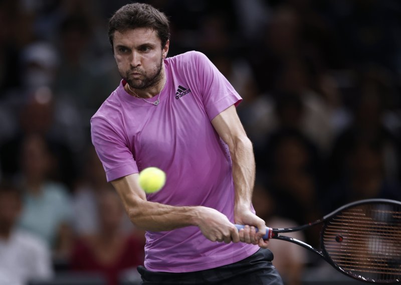 Gilles Simon svim silama odbija otići u mirovinu, a pri tom je Tayloru Fritzu uskratio odlazak na ATP Finals