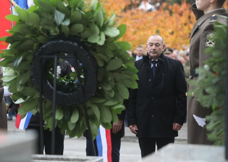 Za Ministarstvo branitelja fiksni tečaj konverzije kune u euro ne vrijedi. Pogledajte kako preračunavaju 'jer im je tako lakše'