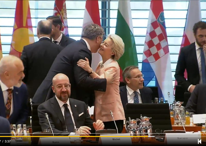 [VIDEO] Ursula von der Leyen oduševila se kada je vidjela Plenkovića, pogledajte kako ga je pohrlila pozdraviti