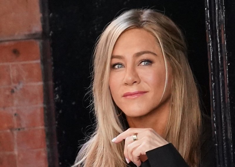 Bivši suprug Jennifer Aniston reagirao na njezinu bolnu priču o borbi s neplodnošću