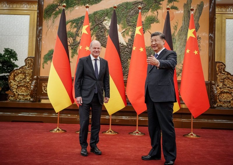Kineski predsjednik Xi upozorio Putina da ne koristi nuklearno oružje u Ukrajini