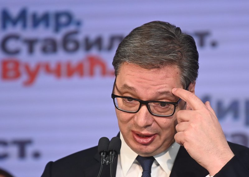 Vučić zbog silne brige za Kosovo otkazao sve posjete inozemstvu