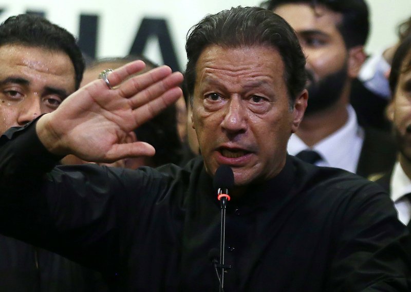 Bivši pakistanski premijer Imran Khan izašao iz bolnice nakon što je pogođen u nogu