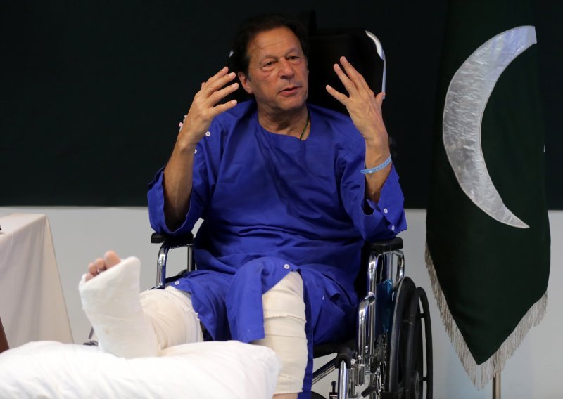 Imran Khan najavio da će nastaviti prosvjednu akciju čim se oporavi