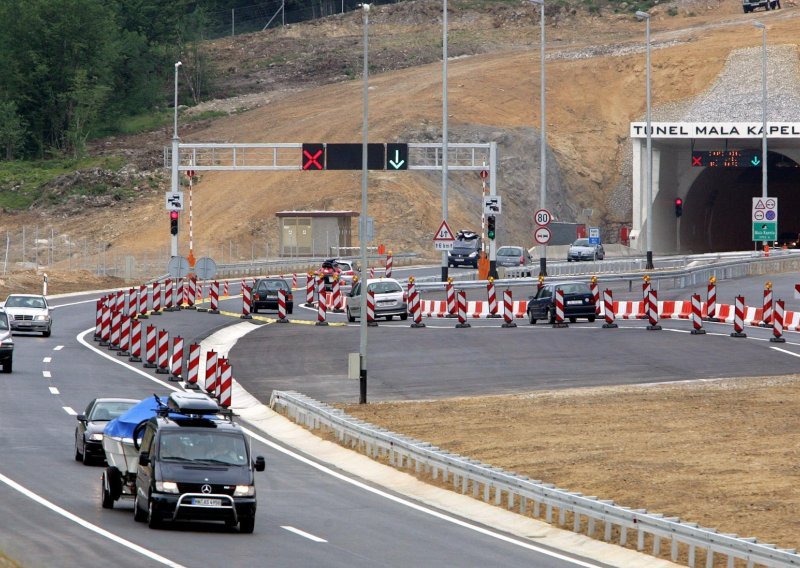 Alkoholizirani Austrijanac na autocesti porušio signalizaciju i pobjegao