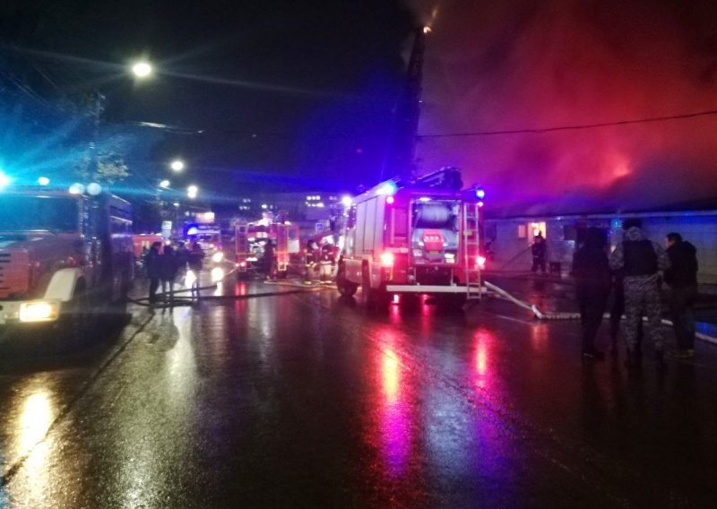 Najmanje 13 mrtvih u požaru u ruskom gradu Kostomi, uzrok vatromet unutar zgrade?