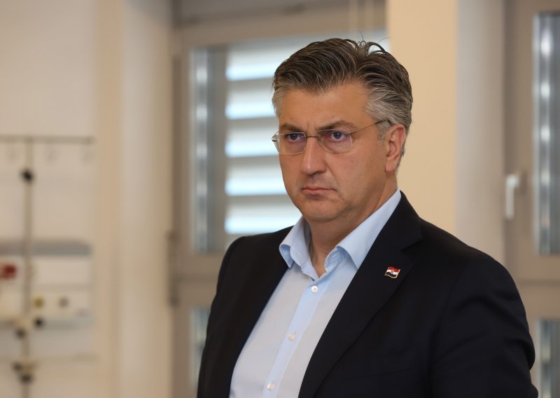 [FOTO] Jandroković i Plenković odbacili tezu o dvije kolone u Vukovaru