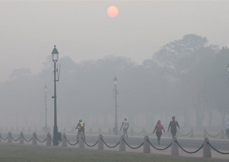 U New Delhiju ukinute mjere, premda je i dalje jako onečišćen zrak