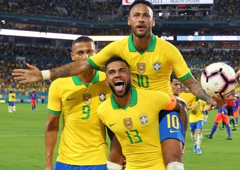 Ovo je reprezentacija Brazila za SP u Katru; dvije su velike zvijezde otpale, ali zato je pozvan 39-godišnji veteran