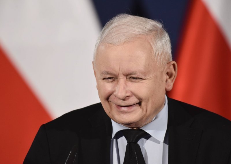 Kaczynski zgrozio javnost: Za niski natalitet krive žene koje piju