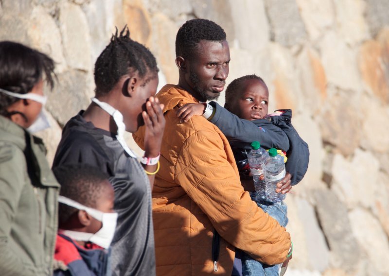 Brod s dvjestotinjak migranata pristao u Francusku nakon što ga je Italija odbila