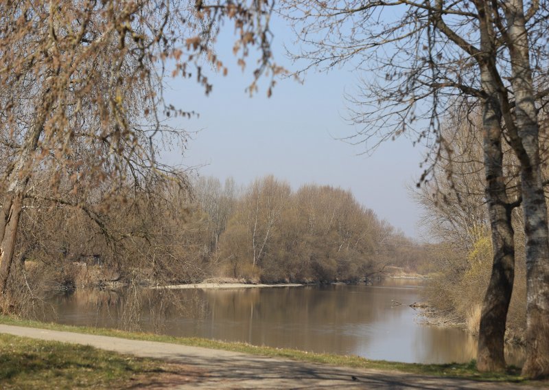 Leš nepoznatog muškarca pronađen u Dravi