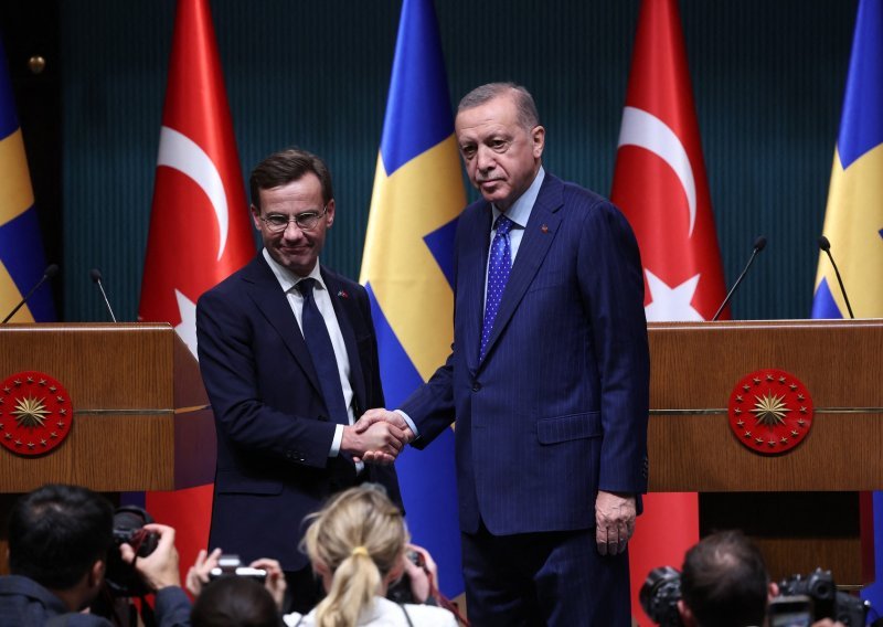 Erdogan: Turska nije spremna pustiti Švedsku u NATO unatoč pozitivnim koracima