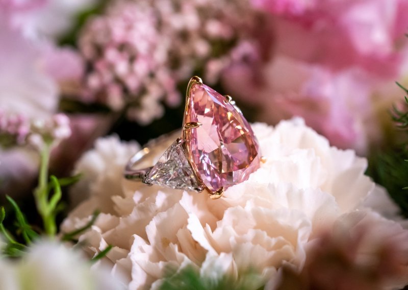 Ovaj predivan i vrlo rijedak ružičasti dijamant prodan je za više od 28 milijuna dolara