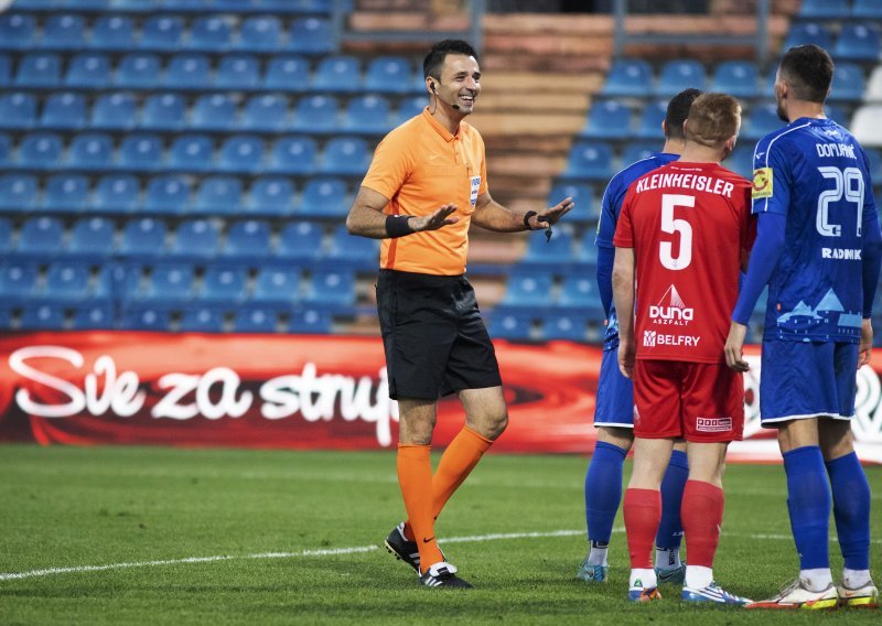 [VIDEO/FOTO] Osijek u četvrtfinalu! Utakmicu u Varaždinu obilježili crveni kartoni, pogledajte tučnjavu igrača u završnici susreta