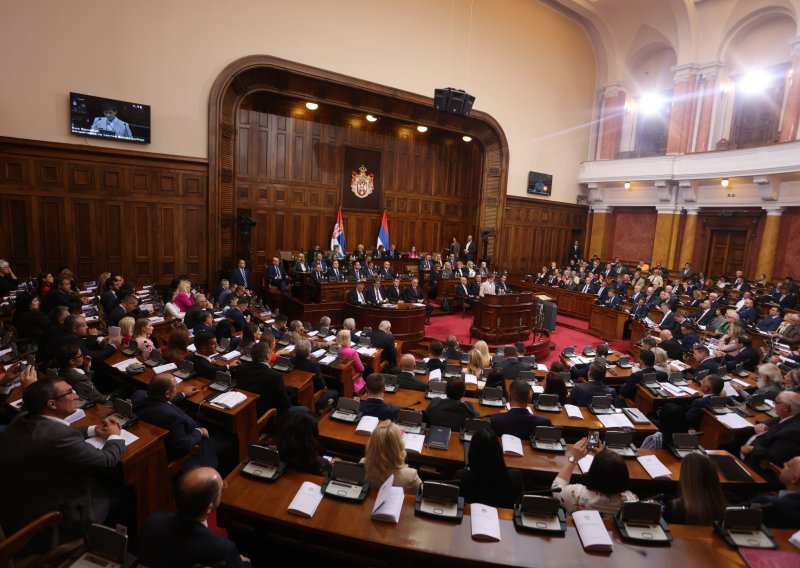Raspravu o rebalansu proračuna u Srbiji obilježili brojni incidenti