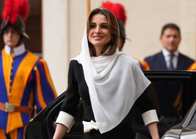 Jordanska kraljica prilikom susreta s papom Franjom držala se strogog dress codea