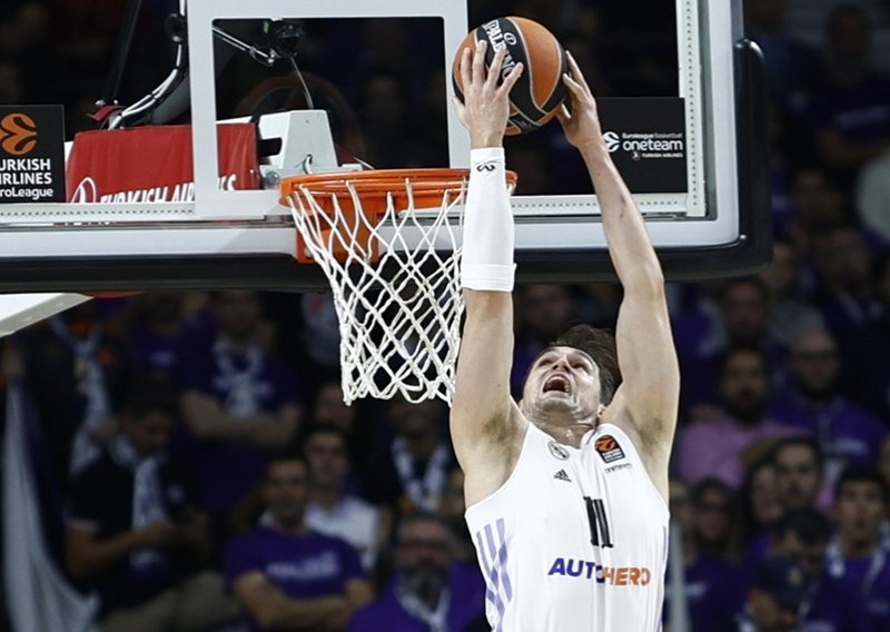 U reprizi finala Real nadigrao Anadolu Efes; Hezonja digao publiku na noge, a Žižić dominirao u reketu