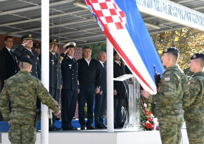 [VIDEO/FOTO] Milanović na prisezi ročnika u Požegi: Onaj tko je devastirao spomenik poginulim Vukovarcima u BiH, napravio je groznu stvar