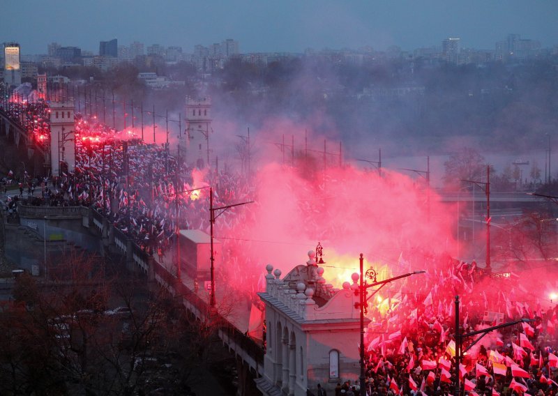 Veliki mimohod u organizaciji krajnje desnice u Varšavi: 'Bog, čast, domovina'