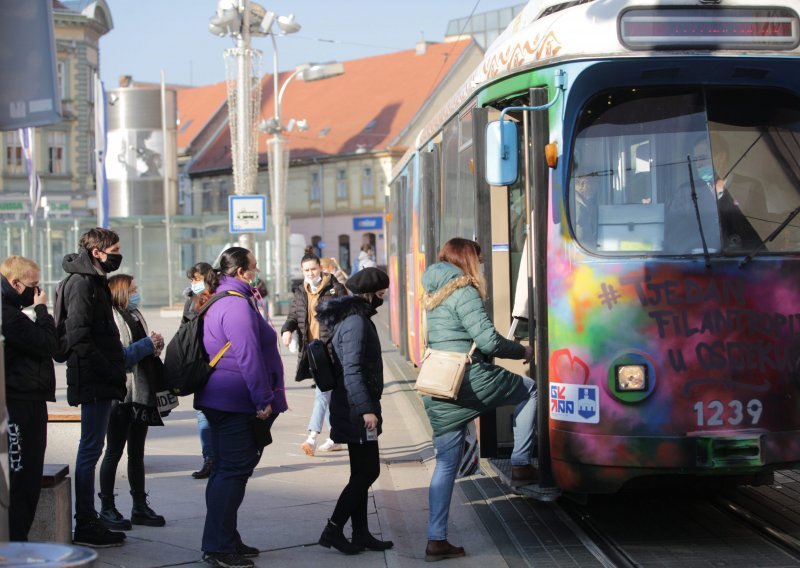 Punjenje besplatnih godišnjih pokaznih karata ZET-a počinje od 12. prosinca: Evo tko sve na njih ima pravo