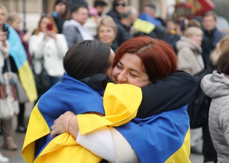 Privikavanje nakon višemjesečne okupacije: Građani Hersona opisali kako izgleda život u oslobođenom gradu