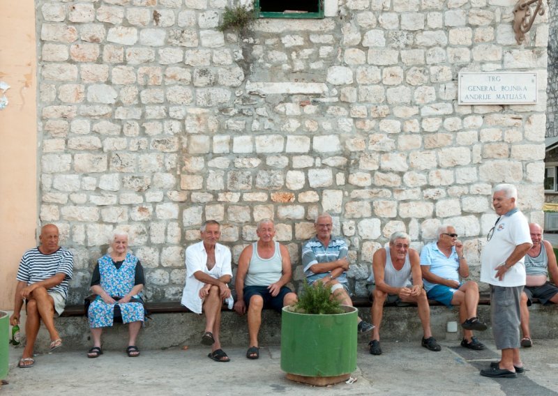 U ovoj općini umirovljenici će umjesto novca za Božić dobiti - bonove!