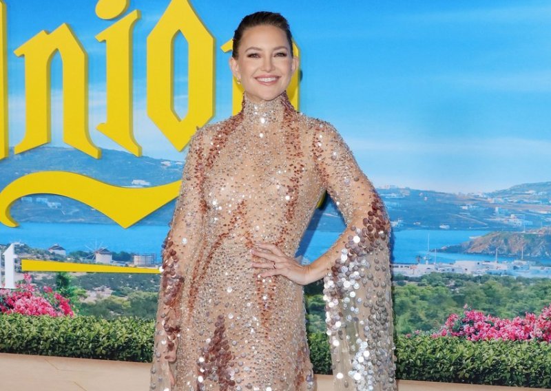 Kate Hudson zablistala poput princeze u elegantnoj haljini s bež šljokicama, a društvo joj je pravila slavna mama