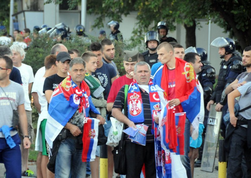 Govor mržnje, četnička obilježja, Vukovar na ćirilici