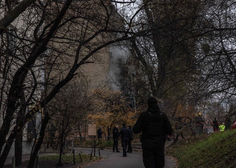 Ruski projektili zasuli gradove širom Ukrajine; pola Kijeva bez struje