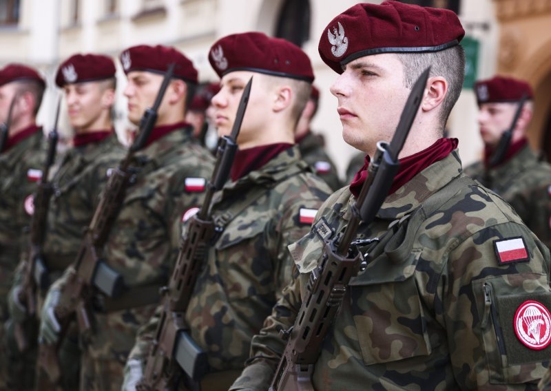 Poljska podiže razinu pripravnosti vojske, aktiviran članak 4. NATO ugovora