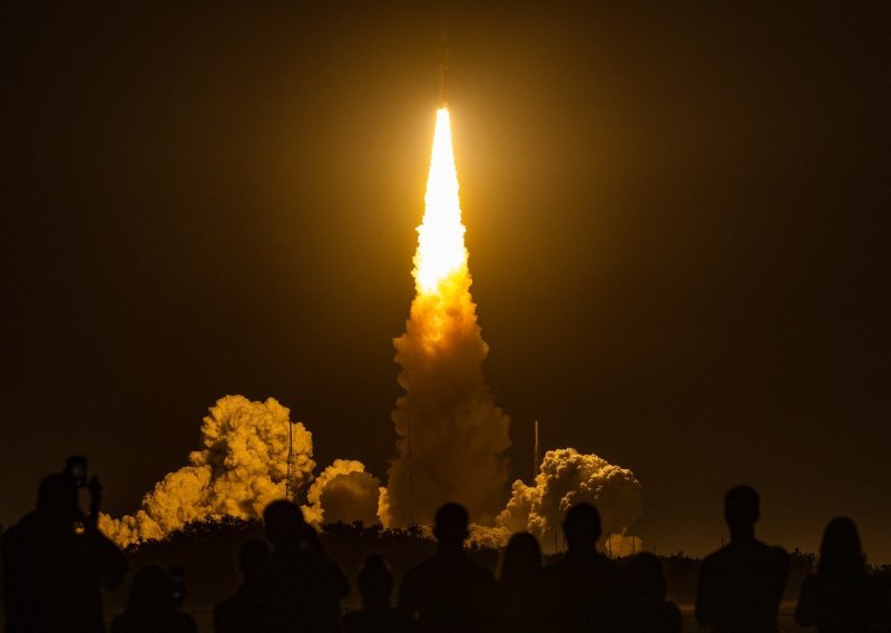[FOTO/VIDEO] Polijetanje uspješno! NASA lansirala raketu i napravila prvi važan korak prema životu na Mjesecu