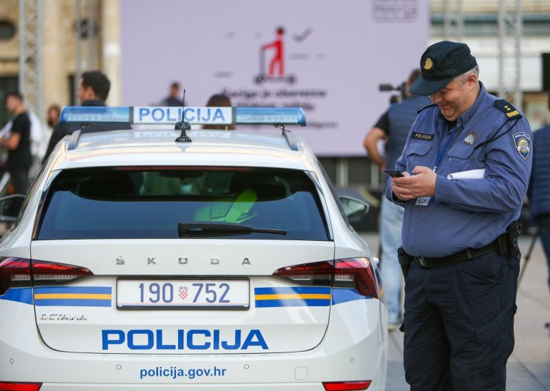 Gotovo 30 tisuća kuna kazne vozaču u Puli koji je usred noći zaustavljen pijan, a nakon čega je napao policiju
