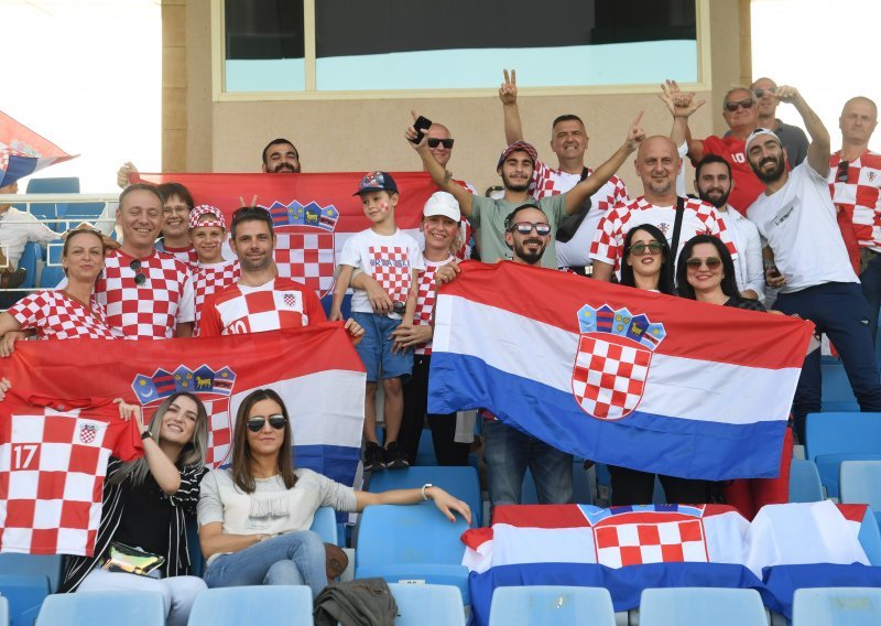 [FOTO] Nema veze što je prijateljska utakmica u dalekom Rijadu; ovi hrvatski navijači su bodrili Vatrene u Saudijskoj Arabiji