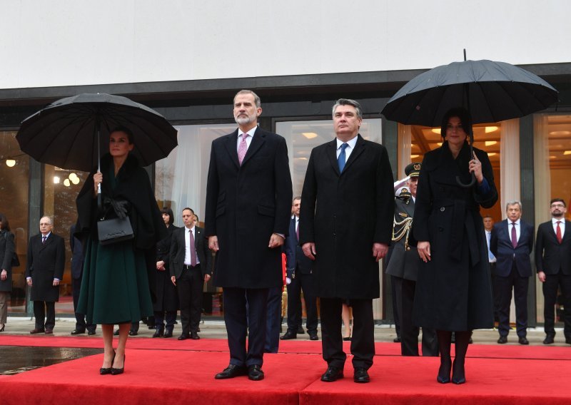 [FOTO] Španjolski kraljevski par stigao na Pantovčak: Pogledajte kako su ih dočekali Milanovići
