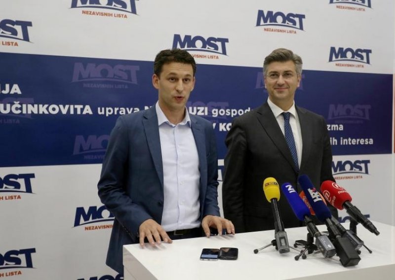 Petrov žuri na premijeru 'Gazde', Plenković želi manje ministarstava