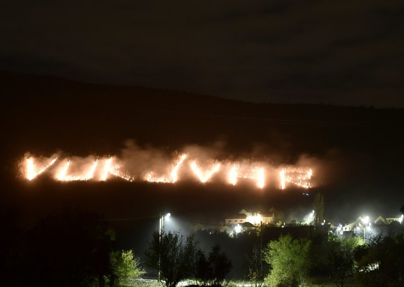 [FOTO] Diljem Hrvatske svijećama i lampašima obilježava se Dan sjećanja