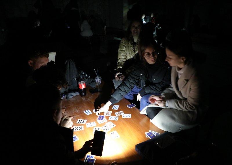 Zelenski: Više od 10 milijuna Ukrajinaca je bez struje
