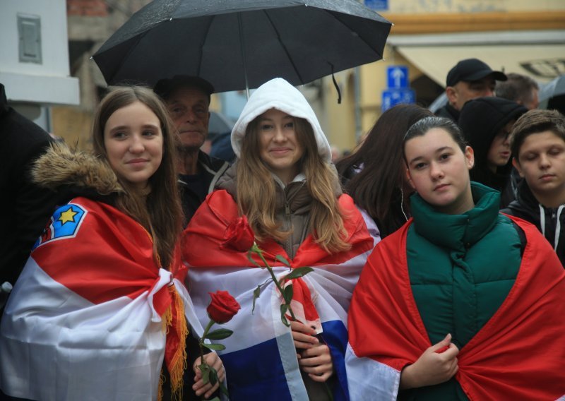 Kolona sjećanja dostojanstveno prošla Vukovarom