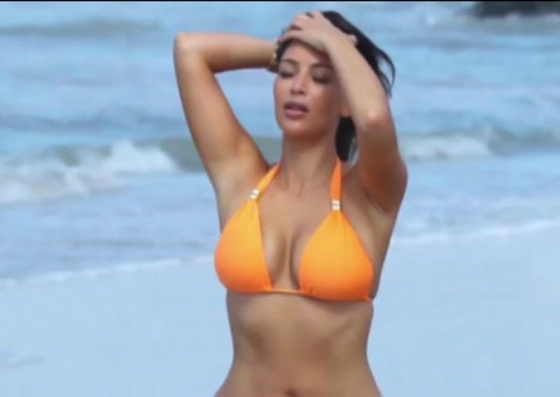 Kim Kardashian pokazala obline u bikiniju