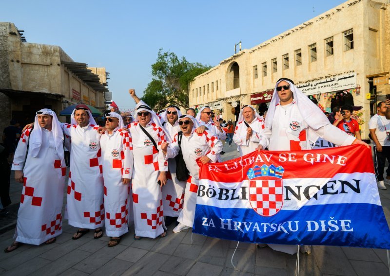 [VIDEO/FOTO] Hrvatski navijači stigli su u Dohu i odmah izazvali totalni show; svojom su pojavom sve oduševili