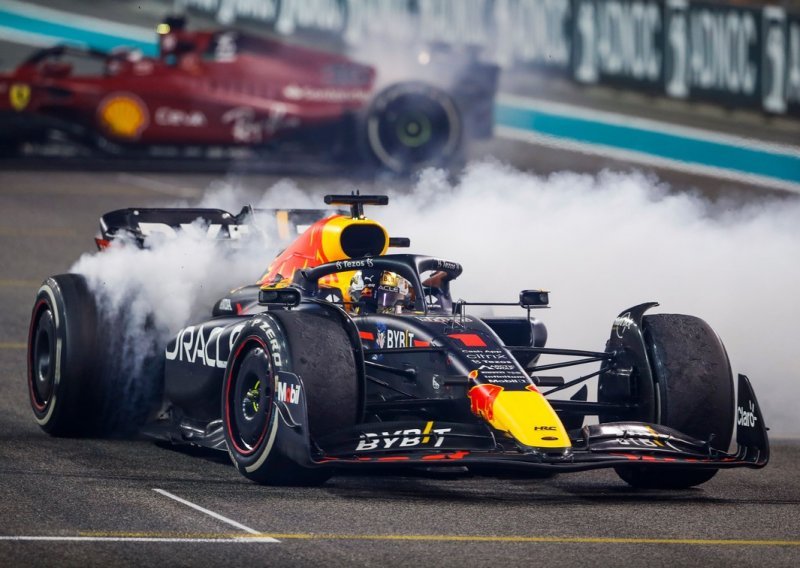[FOTO] Max Verstappen pobjedom potvrdio drugi uzastopni naslov svjetskog prvaka; posljednja utrka Sebastiana Vettela