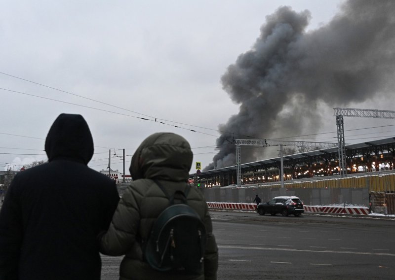 [FOTO] Najmanje pet mrtvih u velikom požaru u Moskvi, stigao prvi nalaz istrage