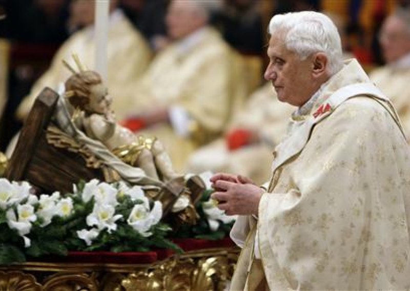 Benedikt XVI. molio za zlostavljanu djecu i mir
