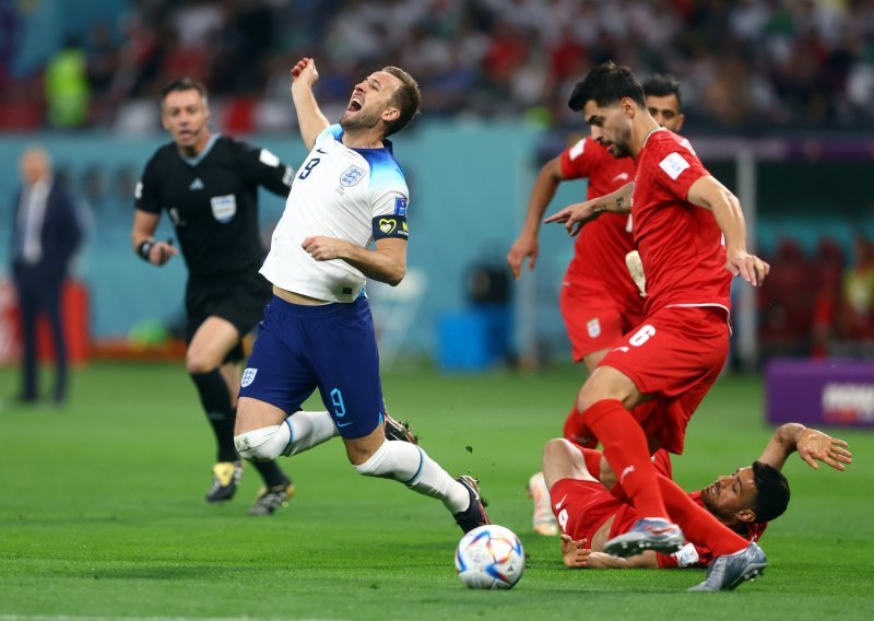 [FOTO] Englezi su Mundijal u Katru započeli na zastrašujući način; Iranci su doživjeli rezultatsku katastrofu