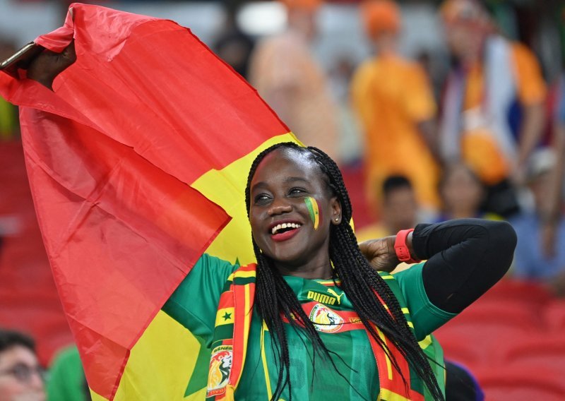 [FOTO] Atraktivni navijači Senegala i Nizozemske oduševili su svojim izgledom